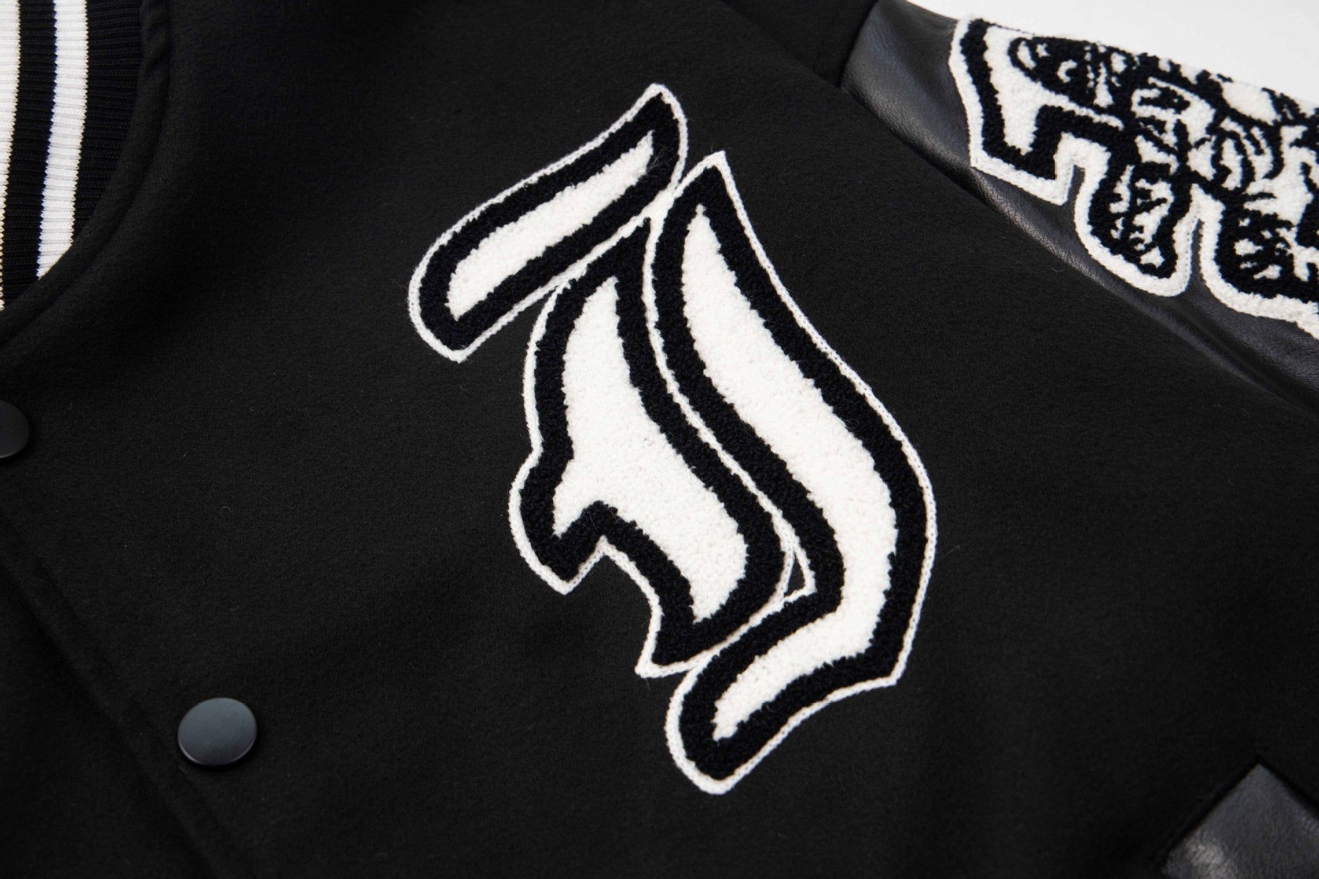 Geborduurd Varsity Jack