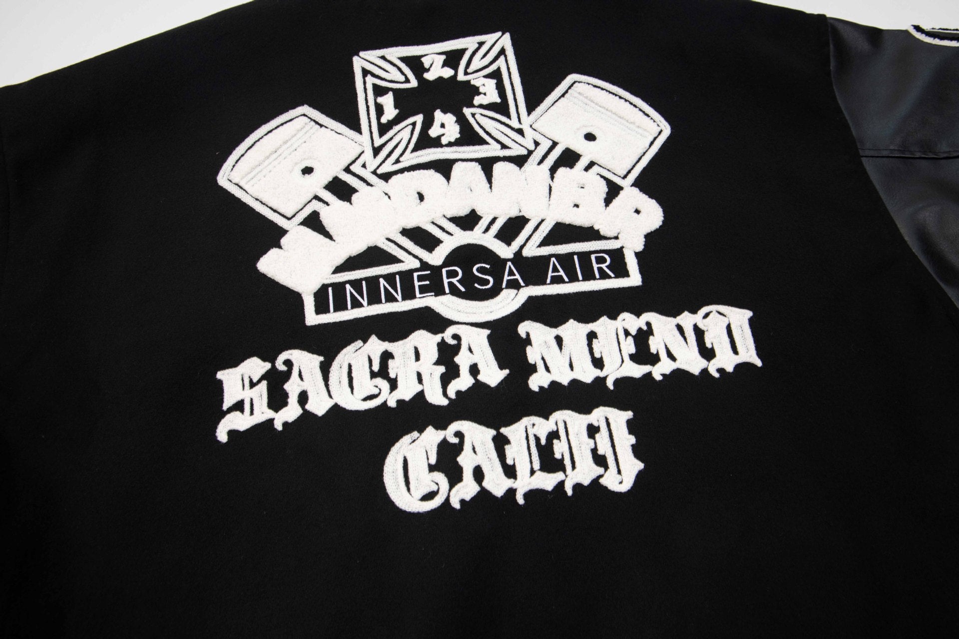 Geborduurd Varsity Jack